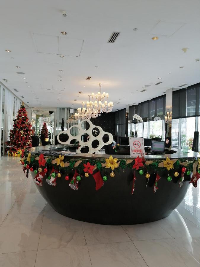 Apartment Azure Urban Residences 1br With Huge Wavepool & Man-made Near Airport *