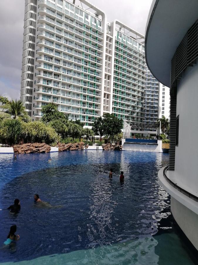 Apartment Azure Urban Residences 1br With Huge Wavepool & Man-made Near Airport *